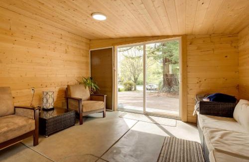 Brookings House | Brookings Home with Deck, half Mi to Harris Beach!