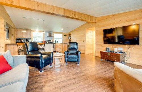 Brookings House | Brookings Home with Deck, half Mi to Harris Beach!