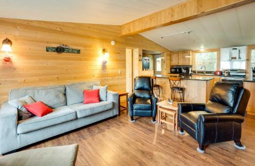 Brookings House | Brookings Home with Deck, half Mi to Harris Beach!
