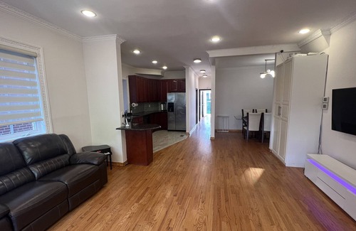 Midwood Apartment | Brooklyn Gem with back yard