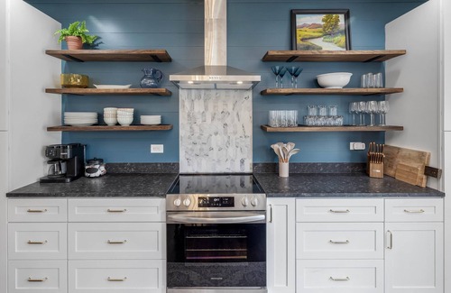 Wilmington House | Brooklyn House, charming & chic 3-bedrm, Great Location with FREE PARKINGn