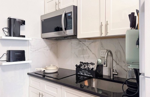 Spruce Hill Apartment | Brooklyn Vibe Meets UPenn - Stylish 1BR/Sleeps 3