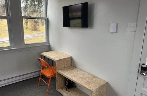 Hillsdale Apartment | Brooks Motel: Perfect Suite, Seasonal Waterviews