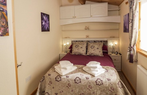 Defford Cottage | BROOKSIDE LODGE, with a garden in Defford