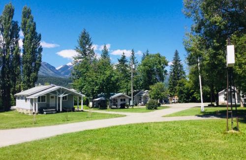 Golden Hotel | Brookside Motel
