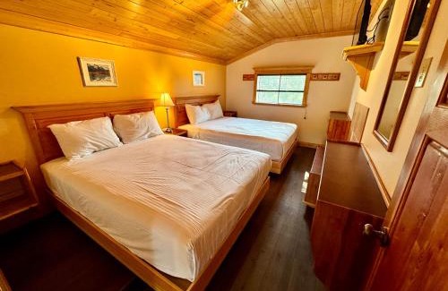 Golden Hotel | Brookside Motel