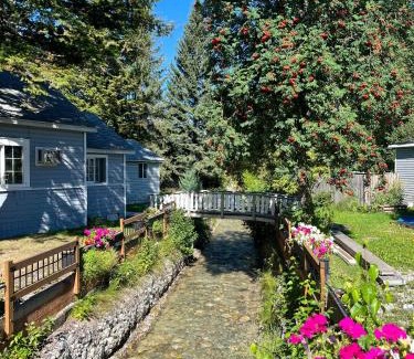 Golden Hotel | Brookside Motel