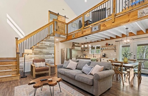 Lake Lure House | Brookside Retreat in Lake Lure