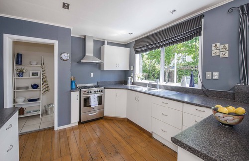 Nelson Cottage | Brookville Cottage - Secluded Nelson Central Location