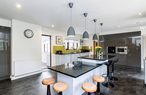 Lloc House | BROOKWAY LODGE, pet friendly, country holiday cottage in Caerwys