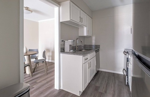 Homewood Apartment | Brookwood 1BD 4 - One Bedroom Apartment, Sleeps 2