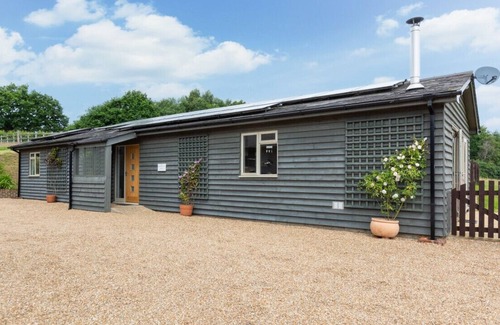 Heathfield House | Broomhurst Grove - Three Bedroom House, Sleeps 5