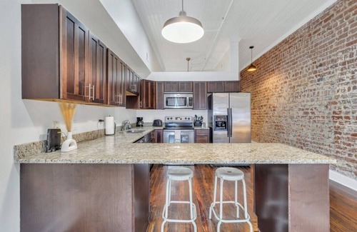 Historic District - North Apartment | Broughton Bliss Loft- City Market, Plant Riverside