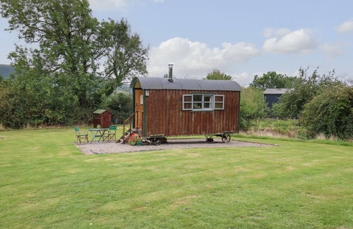 Llanfihangel Tal-y-llyn Cottage | Brown Hare Shepherds Hut