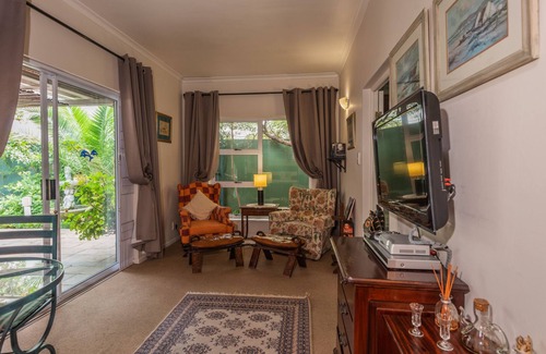 Eastcliff House | Brown Jug Studio Apartment
