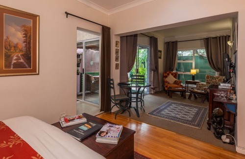 Eastcliff House | Brown Jug Studio Apartment