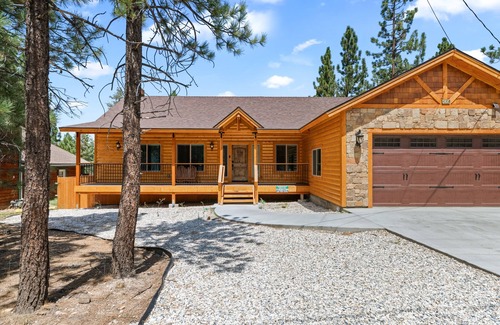 Summit Estates Cabin | Brownie Bear Cabin W/Hot Tub, Walk to Snow Summit
