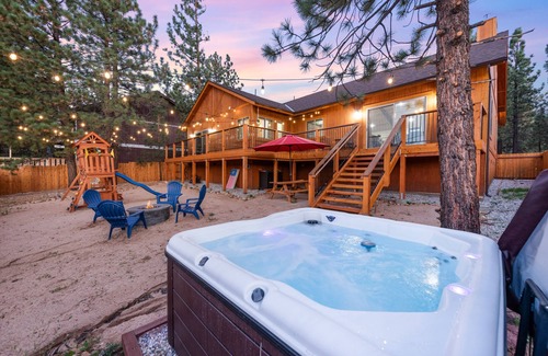 Summit Estates Cabin | Brownie Bear Cabin W/Hot Tub, Walk to Snow Summit