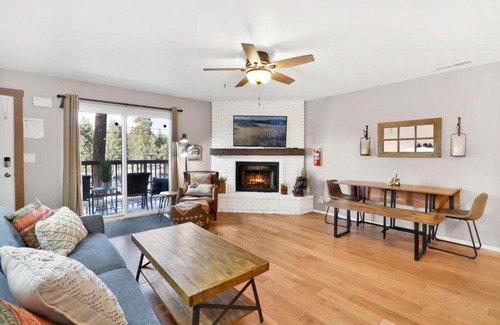 Summit Estates House | Brownie's Den- Modern Cozy Central Resort Condo