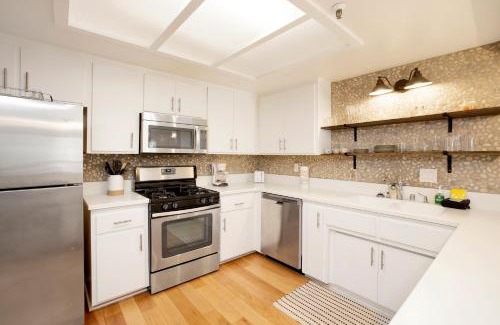 Summit Estates House | Brownie's Den- Modern Cozy Central Resort Condo