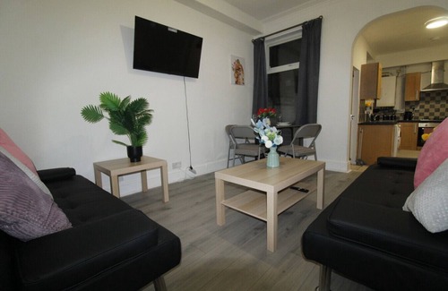 Thorpe Satchville House | Browning Street Leicester by Smart Corporate Stays