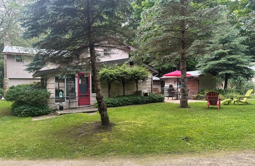 South Bruce Peninsula Cottage | Bruce Peninsula Forest Cottage-nHuge property with hiking trails