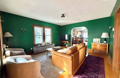 Brunswick House | Brunswick 3BR Bungalow By Bowdoin With Fenced-In Backyard