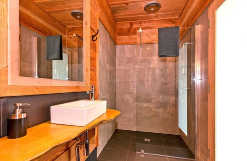 South Bruny Cabin | Bruny Island Lodge - Set amongst 860 acres of pristine bushland in remote South Bruny is The Lodge, a rustic timber chalet on the hill above Oyster Cove on Mickey’s Bay. The Lodge offers a unique experience on Bruny Island; it combines spectacular n