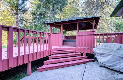 Hockinson House | Brush Prairie home with a beautiful setting