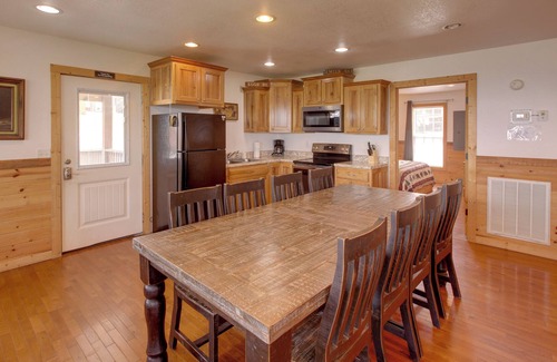 Bryant Cabin | Bryant Cabin Getaway w/ Private Hot Tub & Views