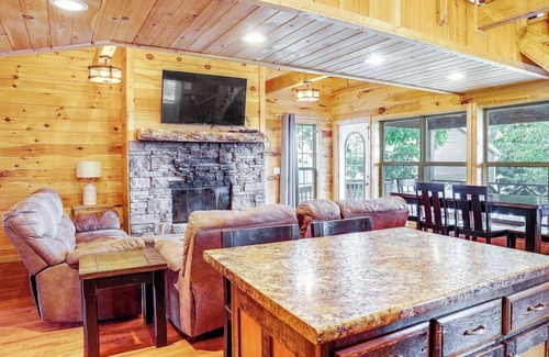 Bryant Cabin | Bryant Cabin Retreat: Hot Tub & Breathtaking Views
