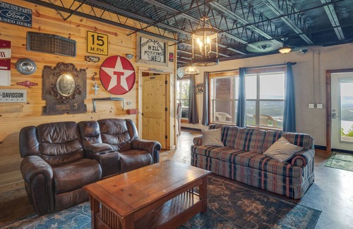 Bryant Cabin | Bryant Cabin with Private Hot Tub!