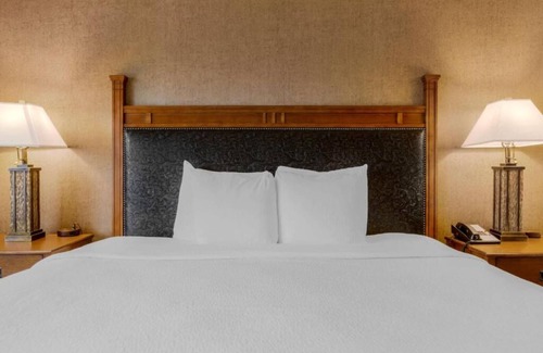 Bryce Canyon Hotel | Bryce Canyon Hideaway! Free Breakfast, Outdoor Pool, Free Parking!