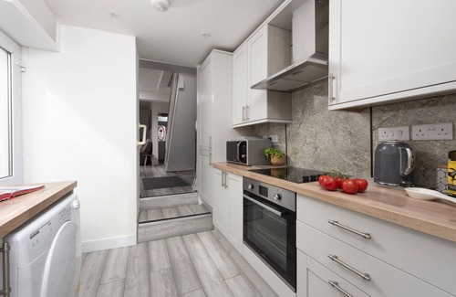 Longrock Cottage | Bryher Cottage, Longrock - a cottage that sleeps 6 guests in 3 bedrooms