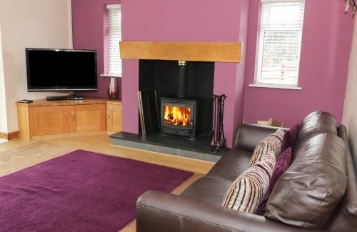 Eglwysbach House | Bryn Derw Holiday Cottage