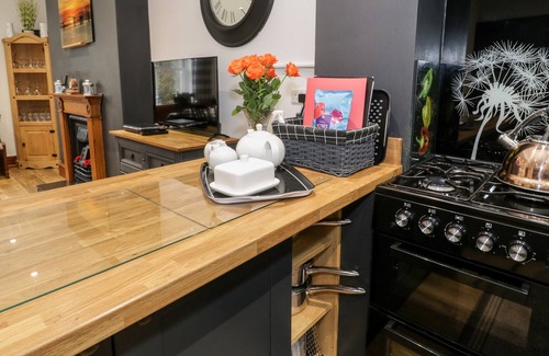 Bontddu Cottage | BRYN GOLEU, pet friendly, character holiday cottage in Dolgellau