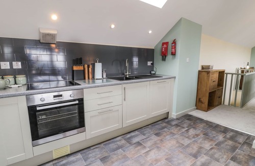 Moelfre Cottage | BRYN GOLEU, pet friendly, country holiday cottage in Moelfre