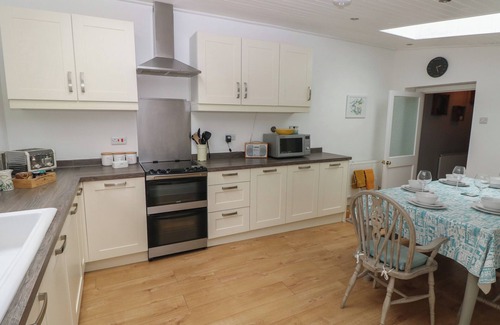 Narberth Cottage | BRYN SIRIOL, pet friendly, country holiday cottage in Narberth