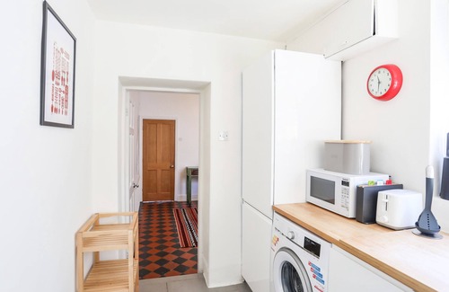 Penrhyn Bay Cottage | BRYN TIRION - PENRHYNSIDE, pet friendly, with a garden in Llandudno