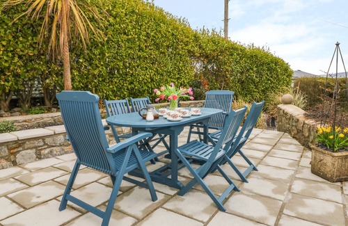 Benllech House | BRYN Y DON, pet friendly, country holiday cottage in Benllech
