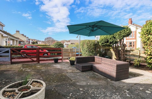 Penrhyn Bay House | BRYN-Y-GLYN, character holiday cottage, with a garden in Penrhyn Bay