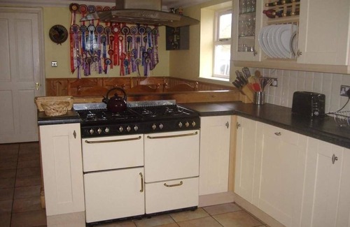 Cross Hands Bed & Breakfast | Bryncoch