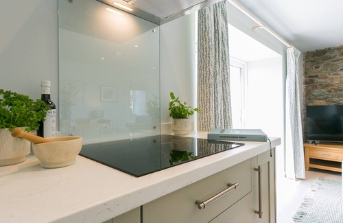 Ty Croes Cottage | Bryntirion Wyn - sleeps 4 guests in 2 bedrooms