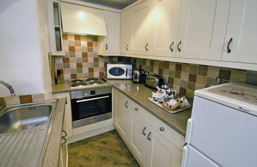 Ambleside Cottage | BRYONY COTTAGE, private parking, wifi, sleeps 3, tranquil central location