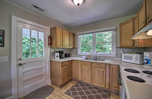 Bryson City Cottage | Bryson City Retreat: Fire Pit + Mountain Views!