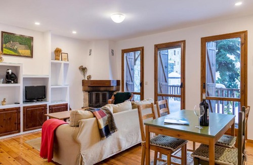 El Pueyo de Jaca Apartment | Bubal - con piscina y vistas a los Pirineos