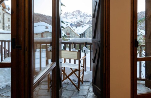 El Pueyo de Jaca Apartment | Bubal - con piscina y vistas a los Pirineos