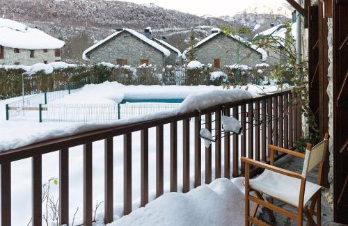 El Pueyo de Jaca Apartment | Bubal - con piscina y vistas a los Pirineos