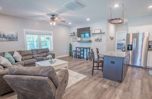 Mill Pond Acres Apartment | Bubba & Banjo's Garage Apt