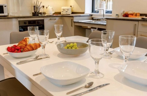 Moreton Valence Cottage | Buck Cottage-Disabled Access-3 Bed-Hot Tub-Pets